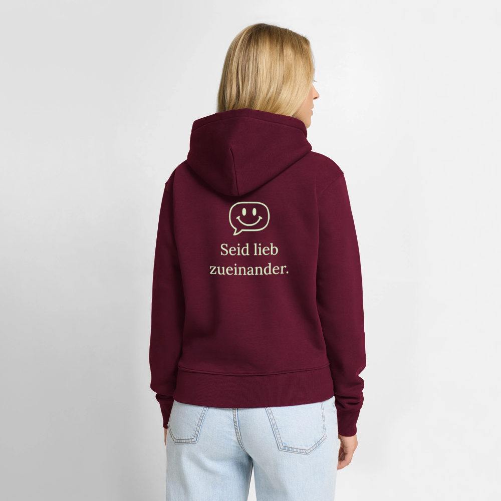 Getragener Design Hoodie „Seid lieb zueinander“ für Damen aus Bio-Baumwolle, Farbe: burgunderrot – Dankfabrik.