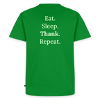 Design T-Shirt „Eat. Sleep. Thank. Repeat.“ für Herren aus Bio-Baumwolle, Farbe: grün - Dankfabrik.
