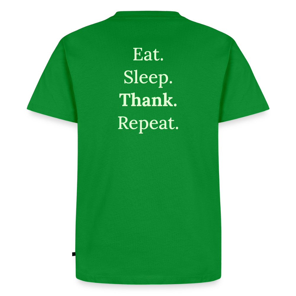 Design T-Shirt „Eat. Sleep. Thank. Repeat.“ für Herren aus Bio-Baumwolle, Farbe: grün - Dankfabrik.