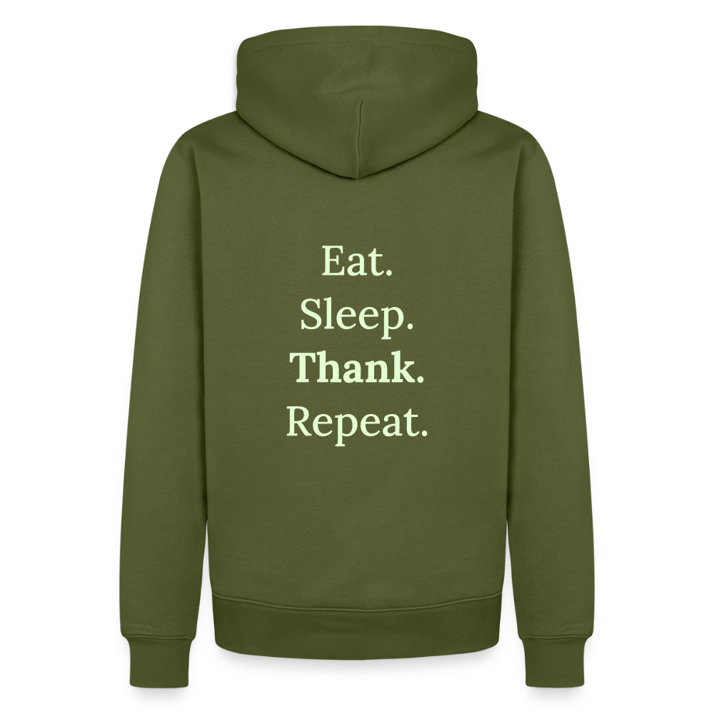 Design-Hoodie „Eat. Sleep. Thank. Repeat.“ für Herren aus Bio-Baumwolle, Farbe: khaki - Dankfabrik.