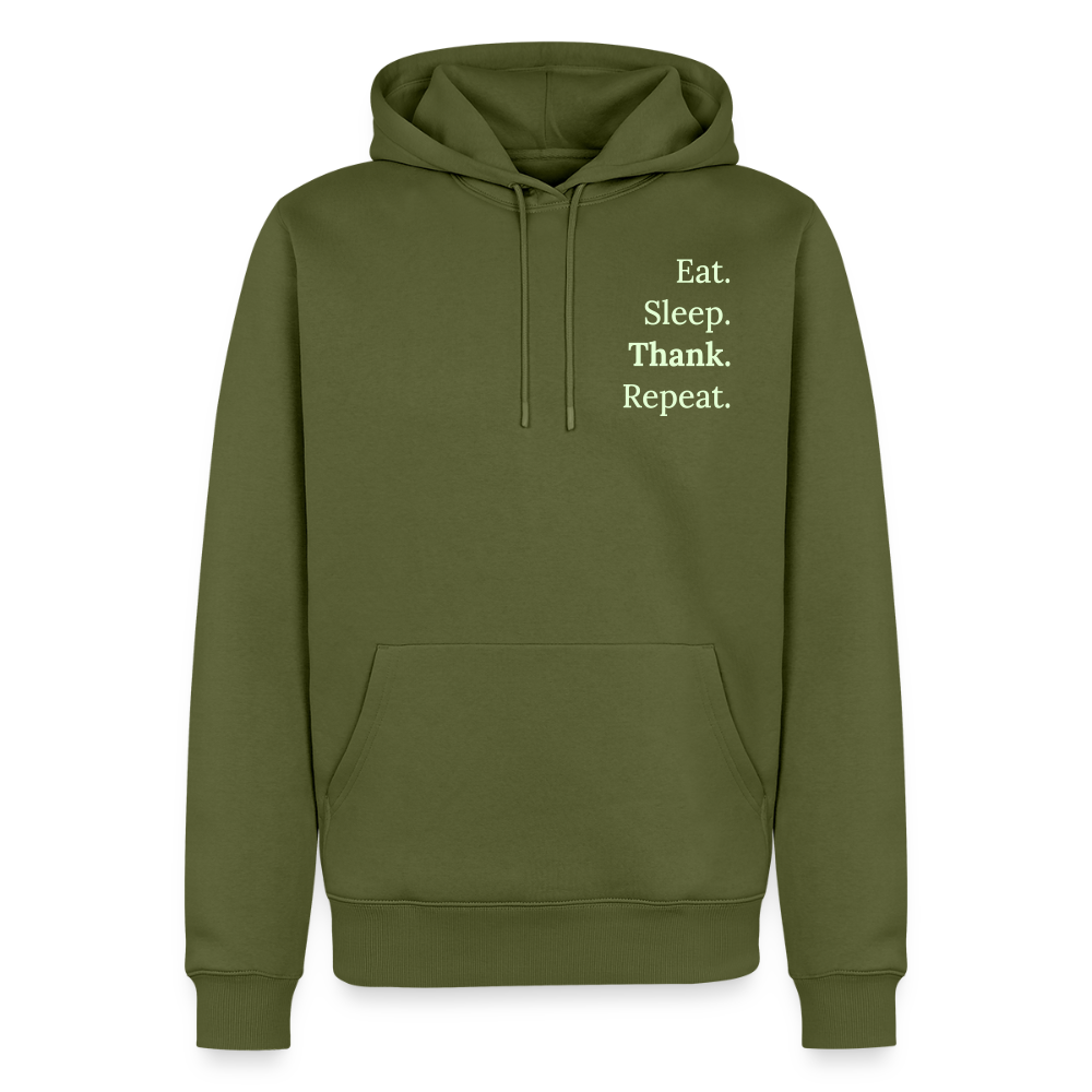 Design-Hoodie „Eat. Sleep. Thank. Repeat.“ für Herren aus Bio-Baumwolle, Farbe: khaki - Dankfabrik.