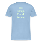 Design T-Shirt „Eat. Sleep. Thank. Repeat.“ für Herren aus Bio-Baumwolle, Farbe: hellblau  - Dankfabrik.