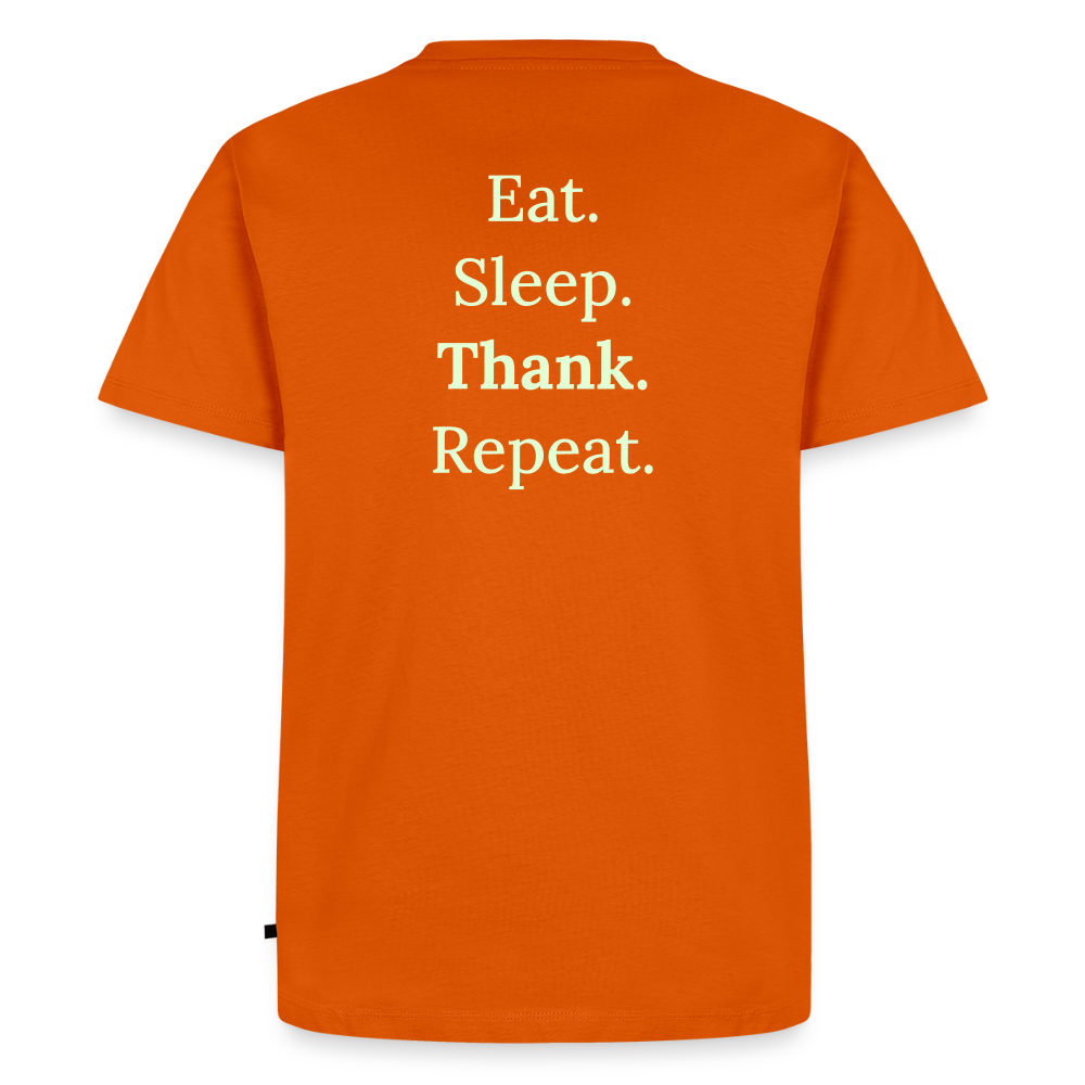 Design T-Shirt „Eat. Sleep. Thank. Repeat.“ für Herren aus Bio-Baumwolle, Farbe: orange - Dankfabrik.