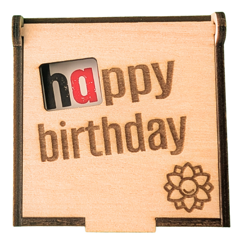 Hochwertige Happy-Birthday Hanuta Box aus Echtholz mit Gravur, nachhaltige Aufbewahrung von Dankfabrik.