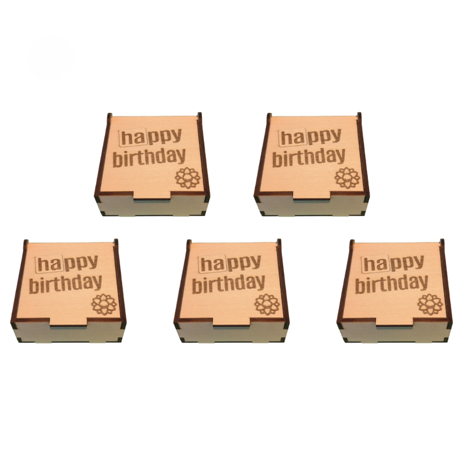 Hochwertige Happy-Birthday Hanuta Box (5 Stück) aus Echtholz mit Gravur, nachhaltige Aufbewahrung von Dankfabrik.
