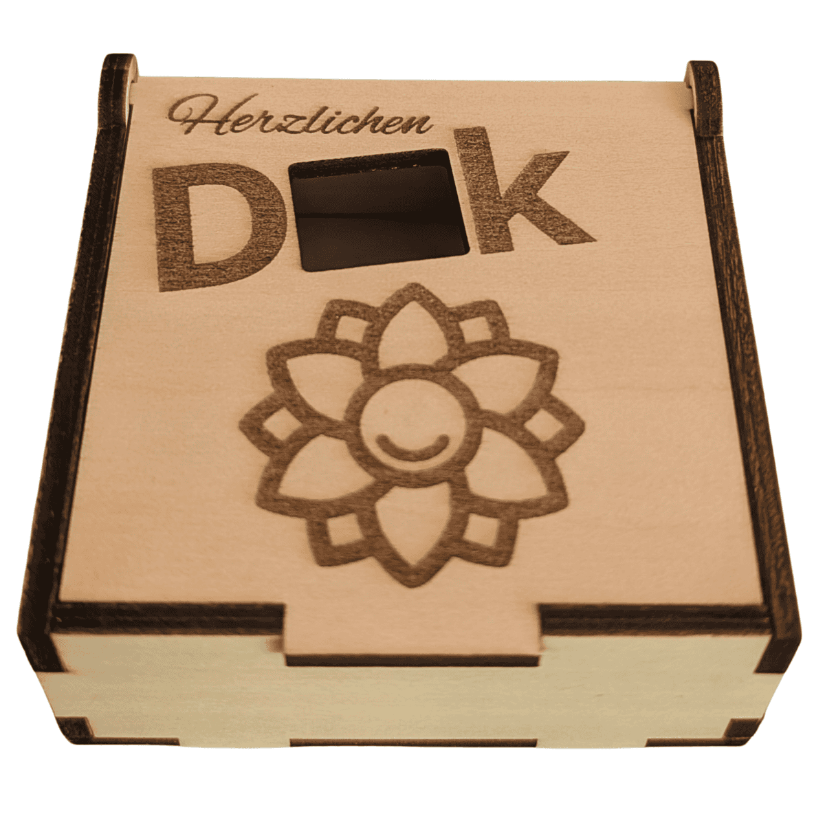 Hochwertige Herzlichen Dank Hanuta Box aus Echtholz mit Gravur. Nachhaltige Aufbewahrung von Dankfabrik für mehr Wertschätzung.