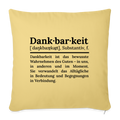 Design-Kissen „Dankbarkeit“ in hellem gelben Farbton, gemütliches Wohnaccessoire für ein schönes Zuhause von Dankfabrik.