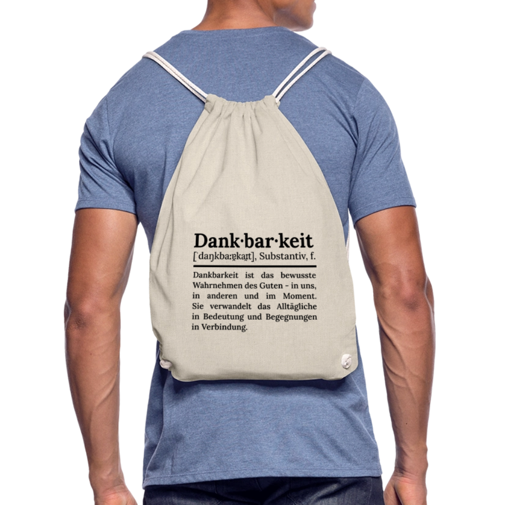 Getragener Design-Turnbeutel „Dankbarkeit“ in beige aus Bio-Baumwolle. Nachhaltiger Stoffbeutel als treuer Alltagsbegleiter.